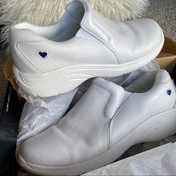nursing shoes size 11